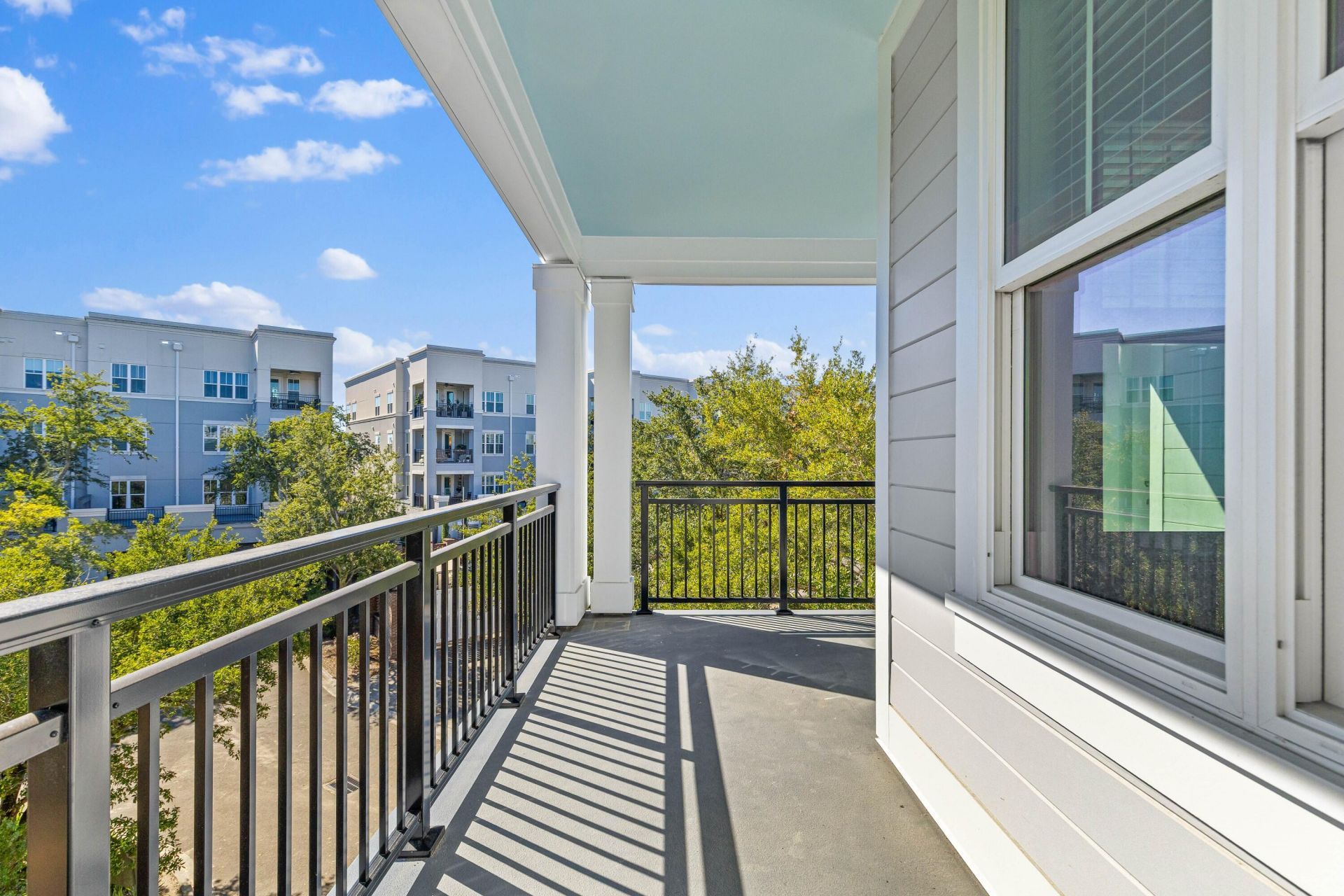200 River Landing Drive Photo 3