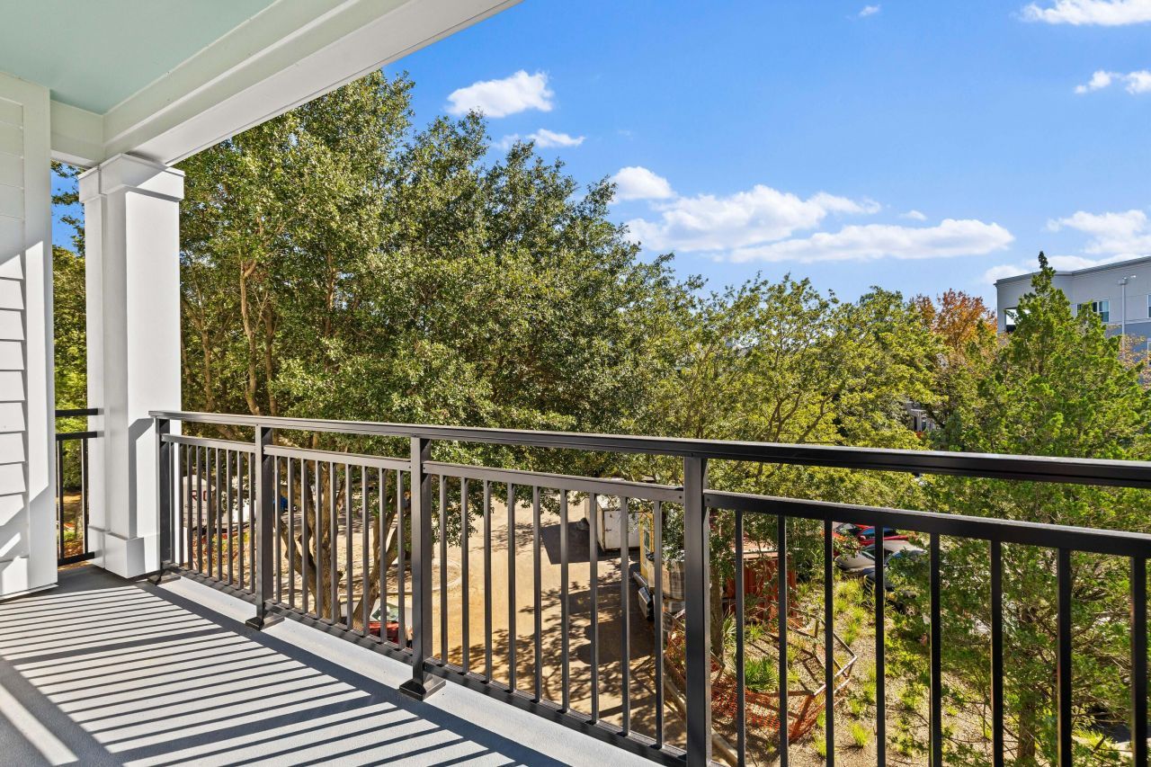 200 River Landing Drive Photo 4