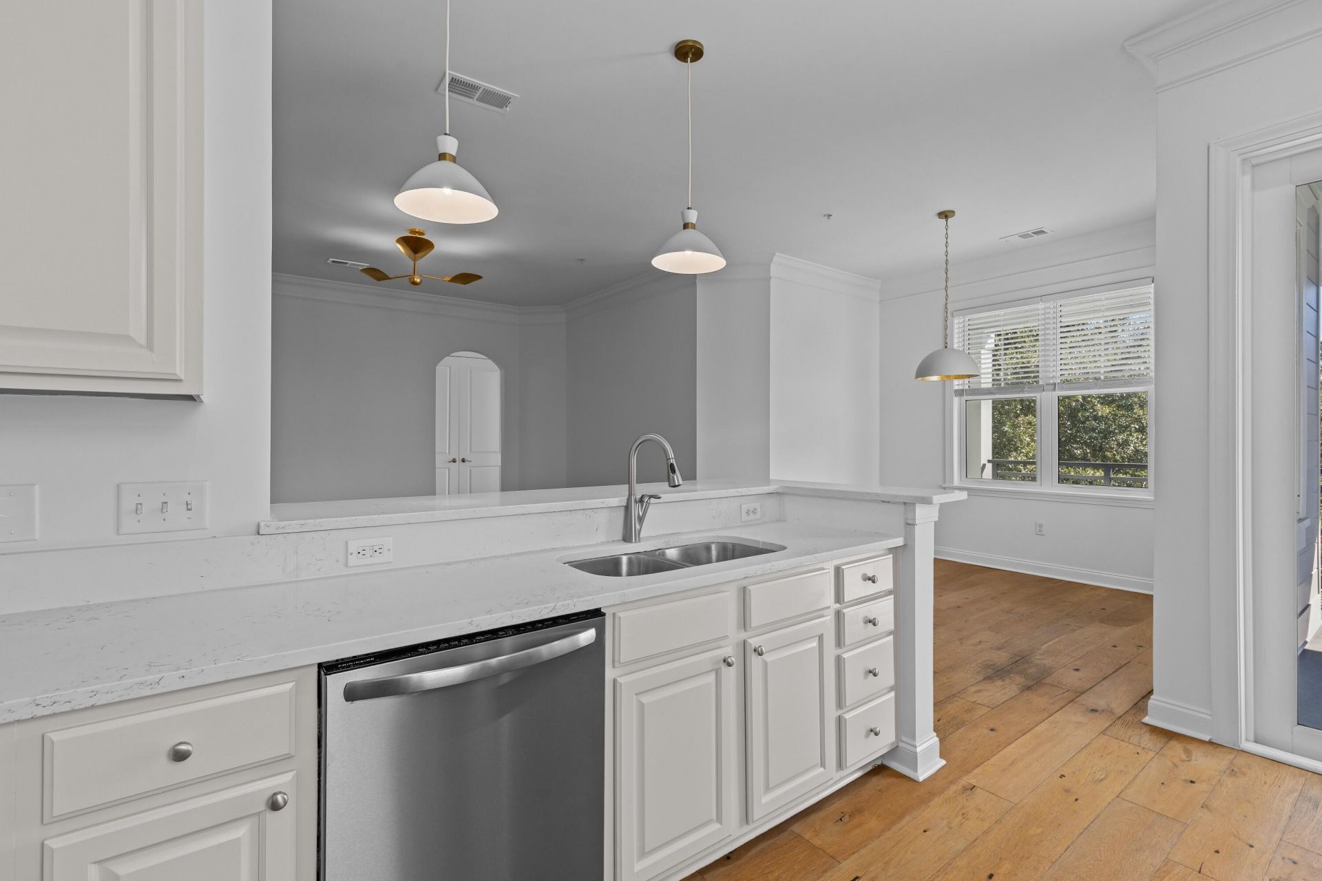 200 River Landing Drive Photo 9