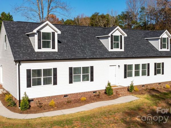 7039 Executive Circle, Denver, NC 28037