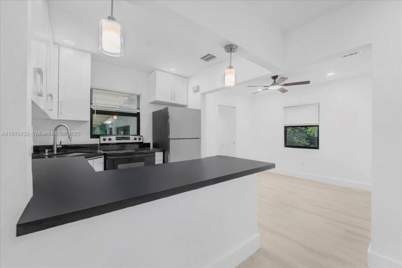 5220 SW 6 St, Miami, FL 33134 Photo