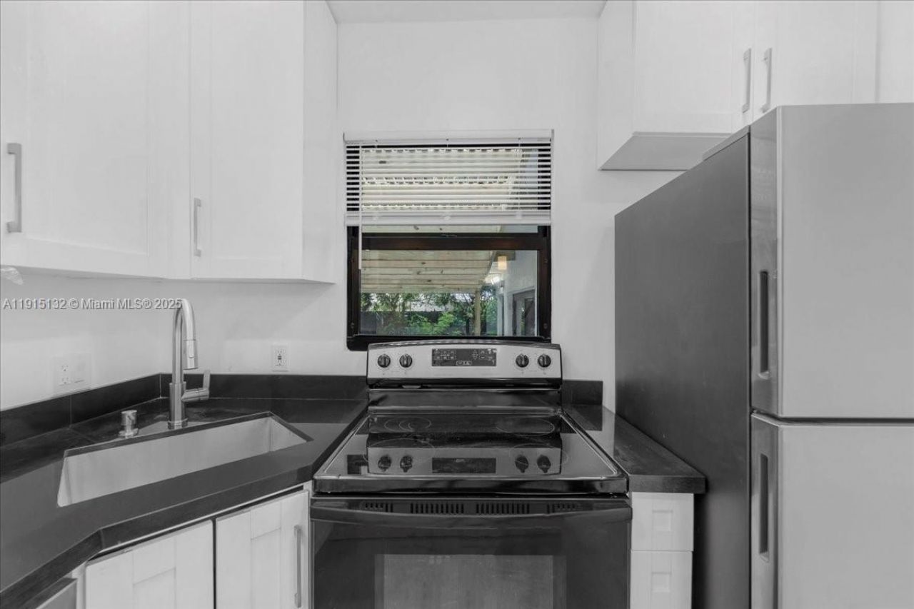 5220 SW 6 St, Miami, FL 33134 Photo