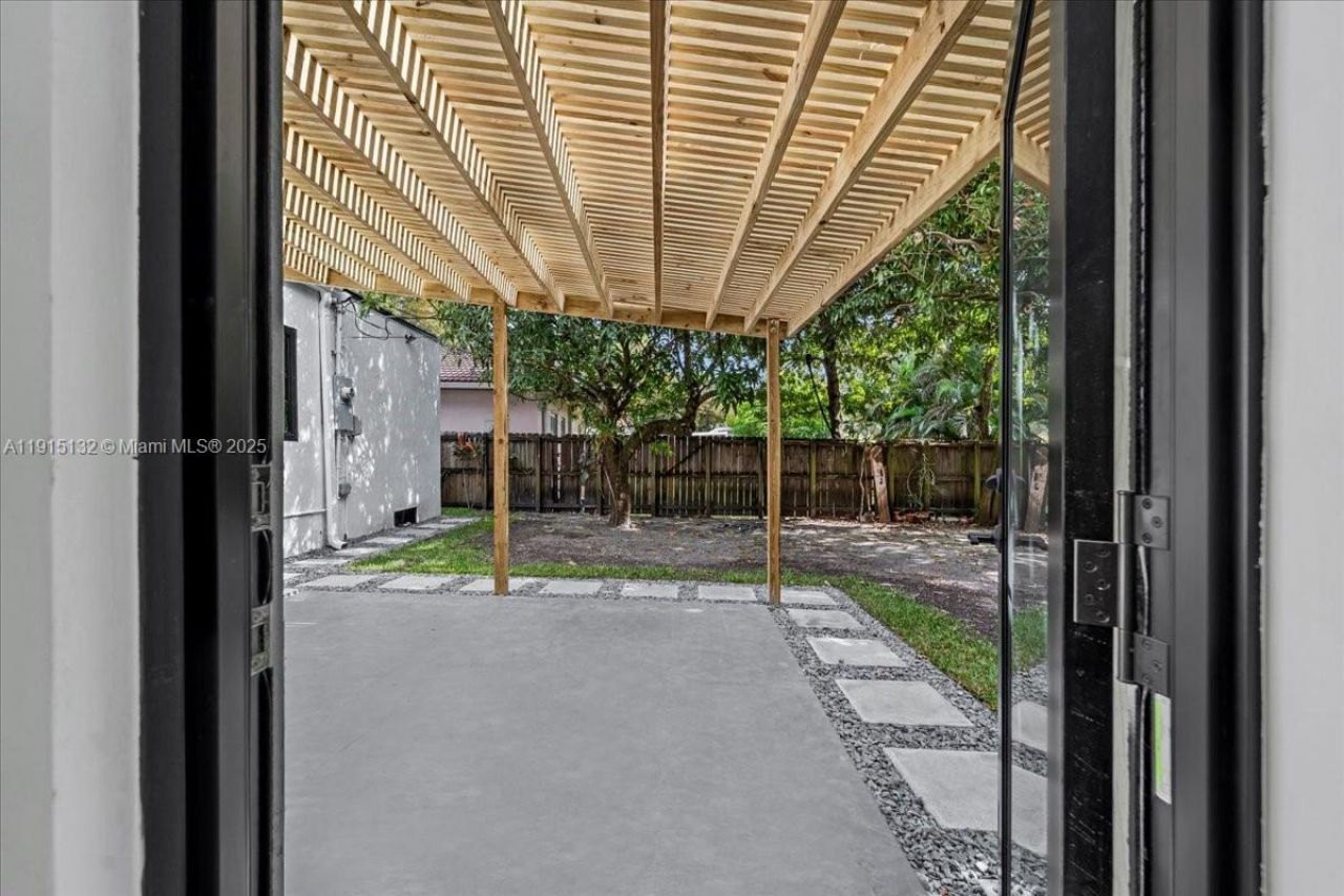 5220 SW 6 St, Miami, FL 33134 Photo