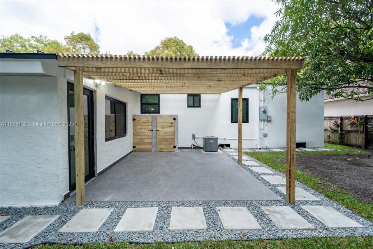 5220 SW 6 St, Miami, FL 33134 Photo