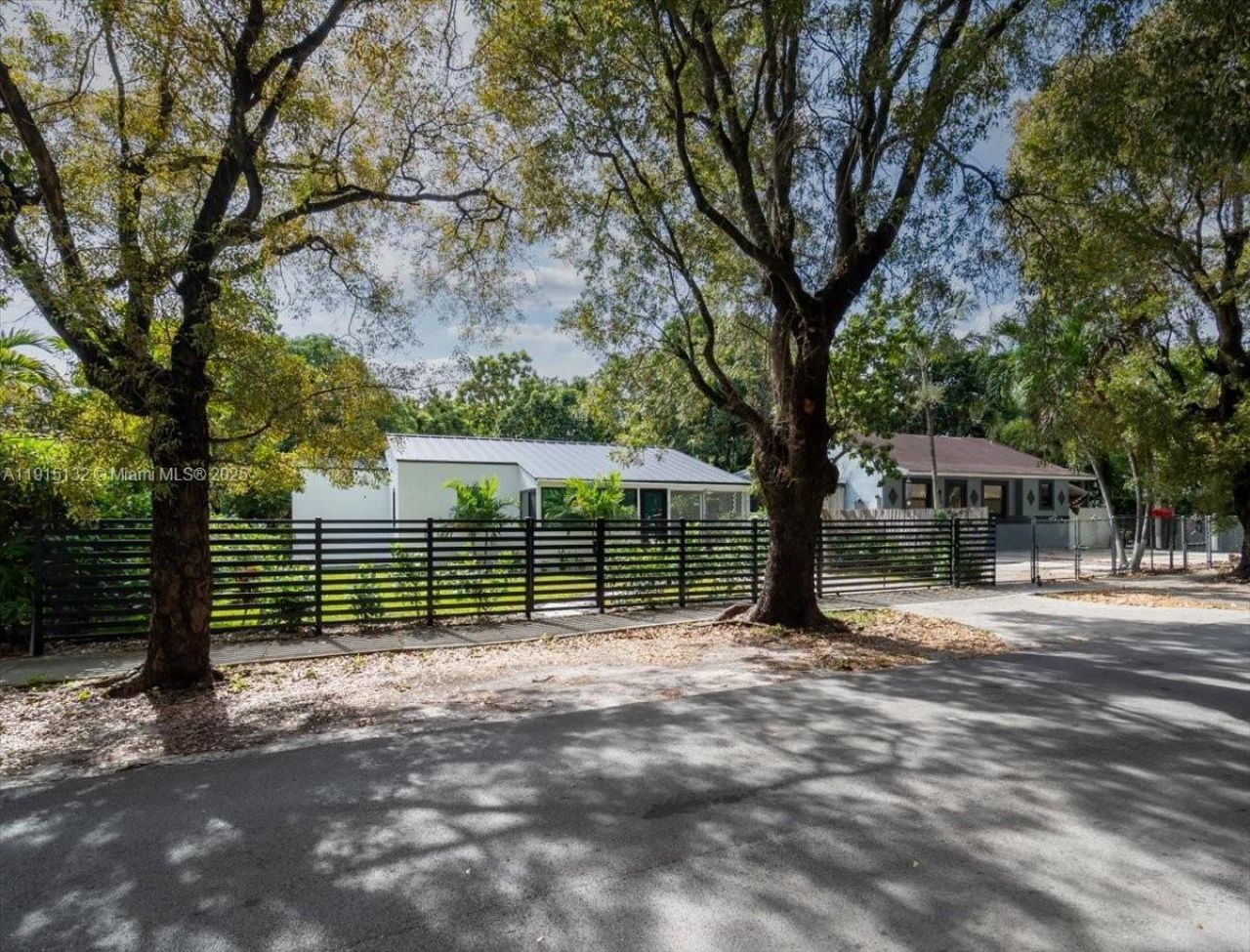 5220 SW 6 St, Miami, FL 33134 Photo