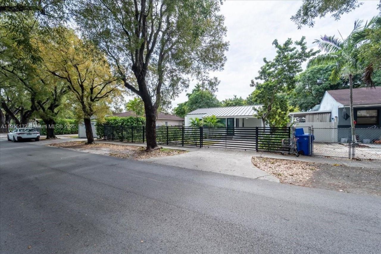 5220 SW 6 St, Miami, FL 33134 Photo