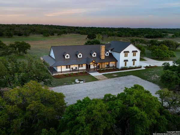 862 Grape Creek Road, Fredericksburg, TX 78624