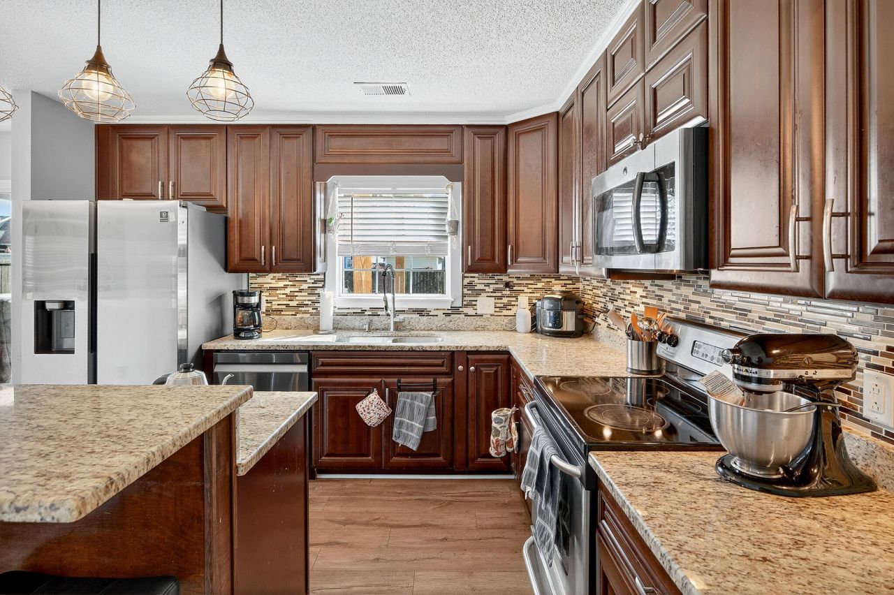 539 Holiday Drive Photo 12