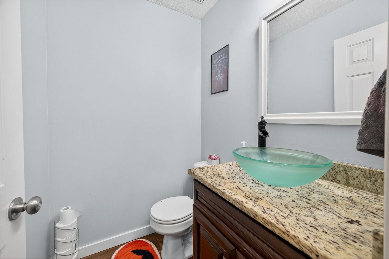 539 Holiday Drive Photo 14