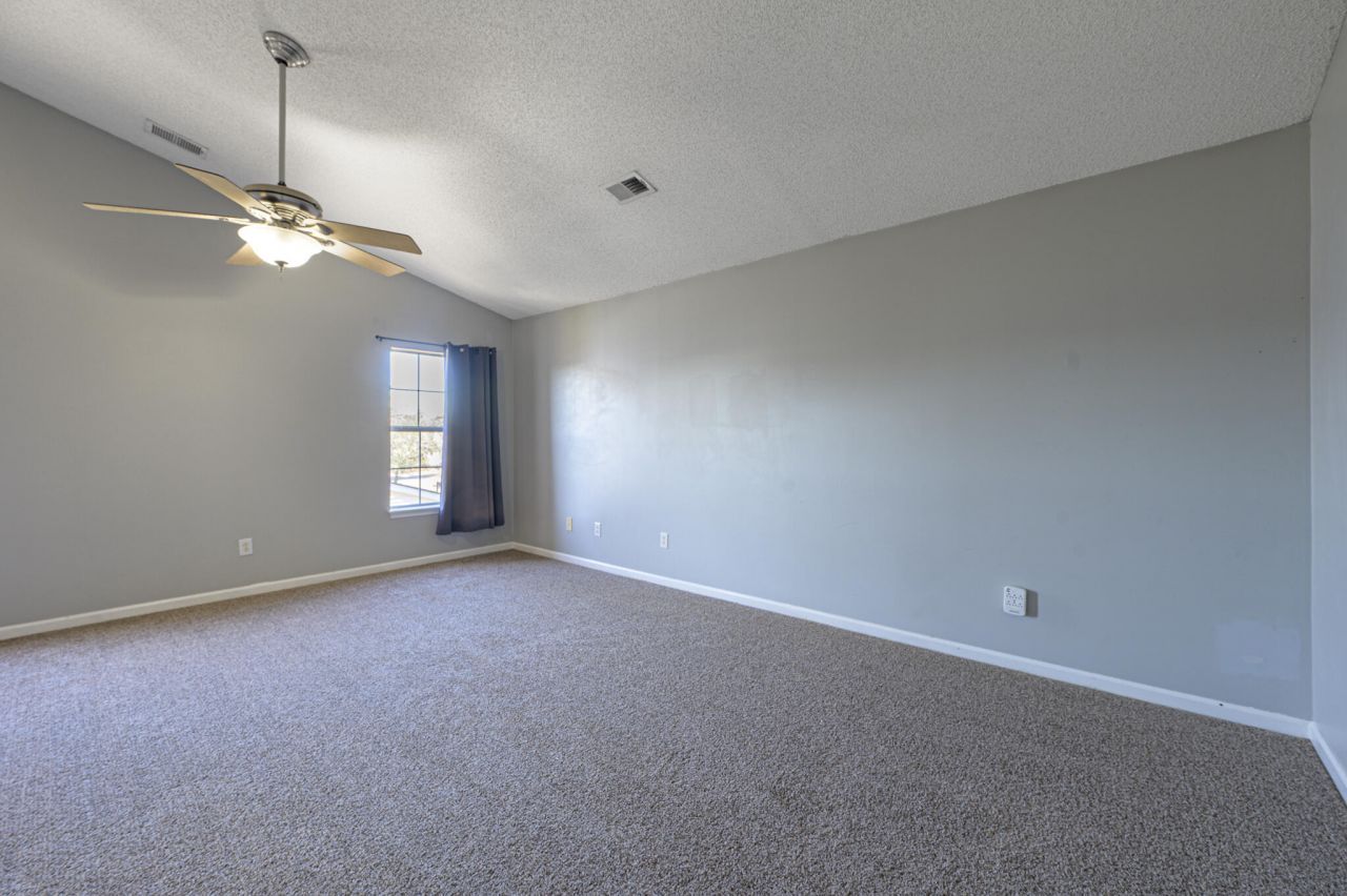 539 Holiday Drive Photo 17