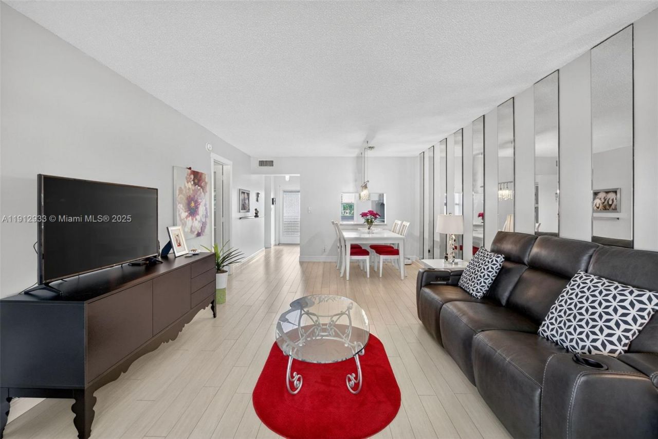 7817 Golf Cir Dr, Unit 305, Margate, FL 33063 Photo