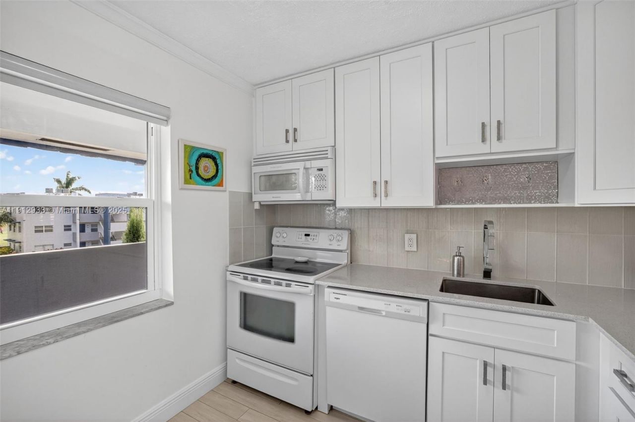 7817 Golf Cir Dr, Unit 305, Margate, FL 33063 Photo