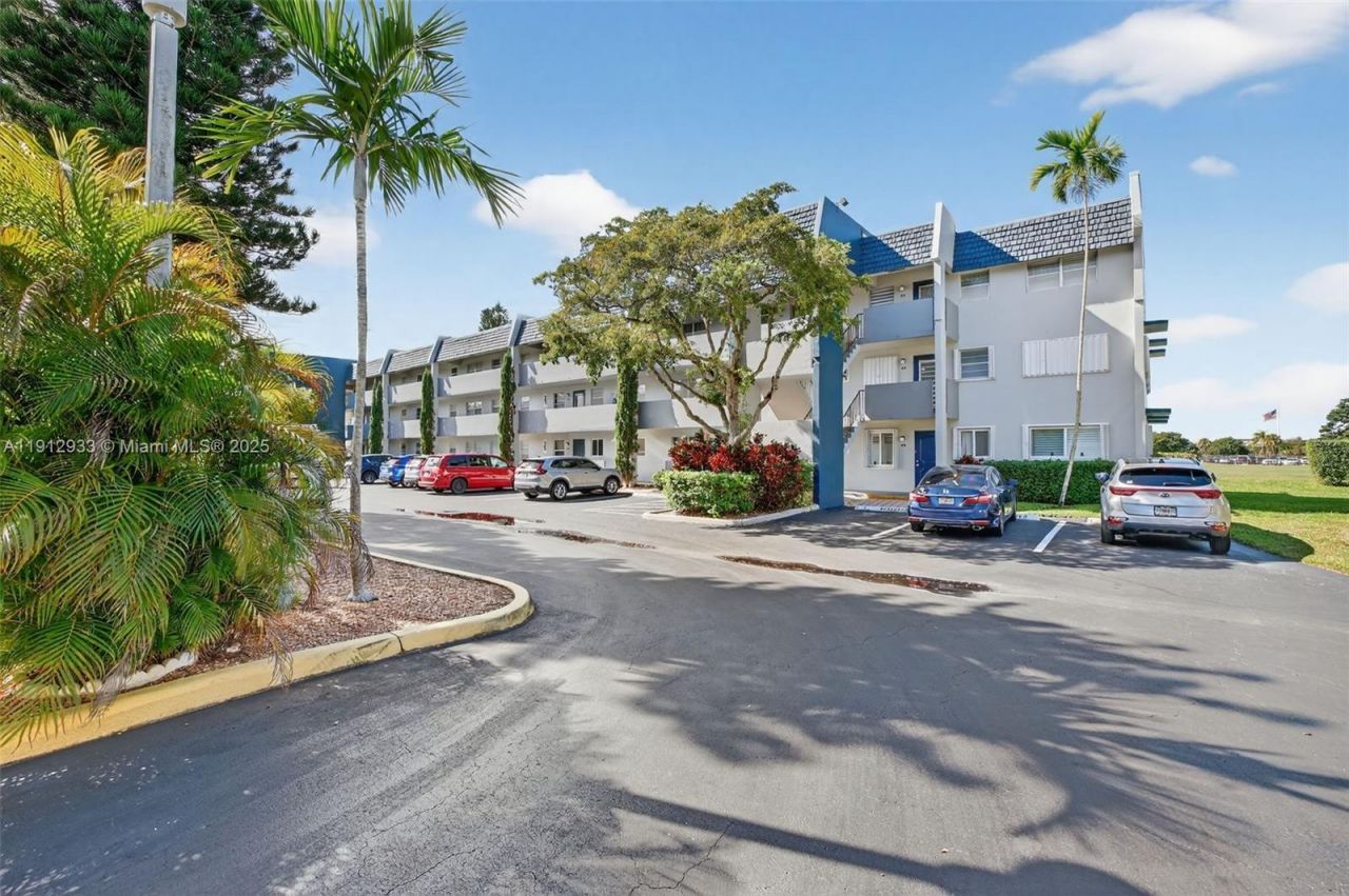 7817 Golf Cir Dr, Unit 305, Margate, FL 33063 Photo