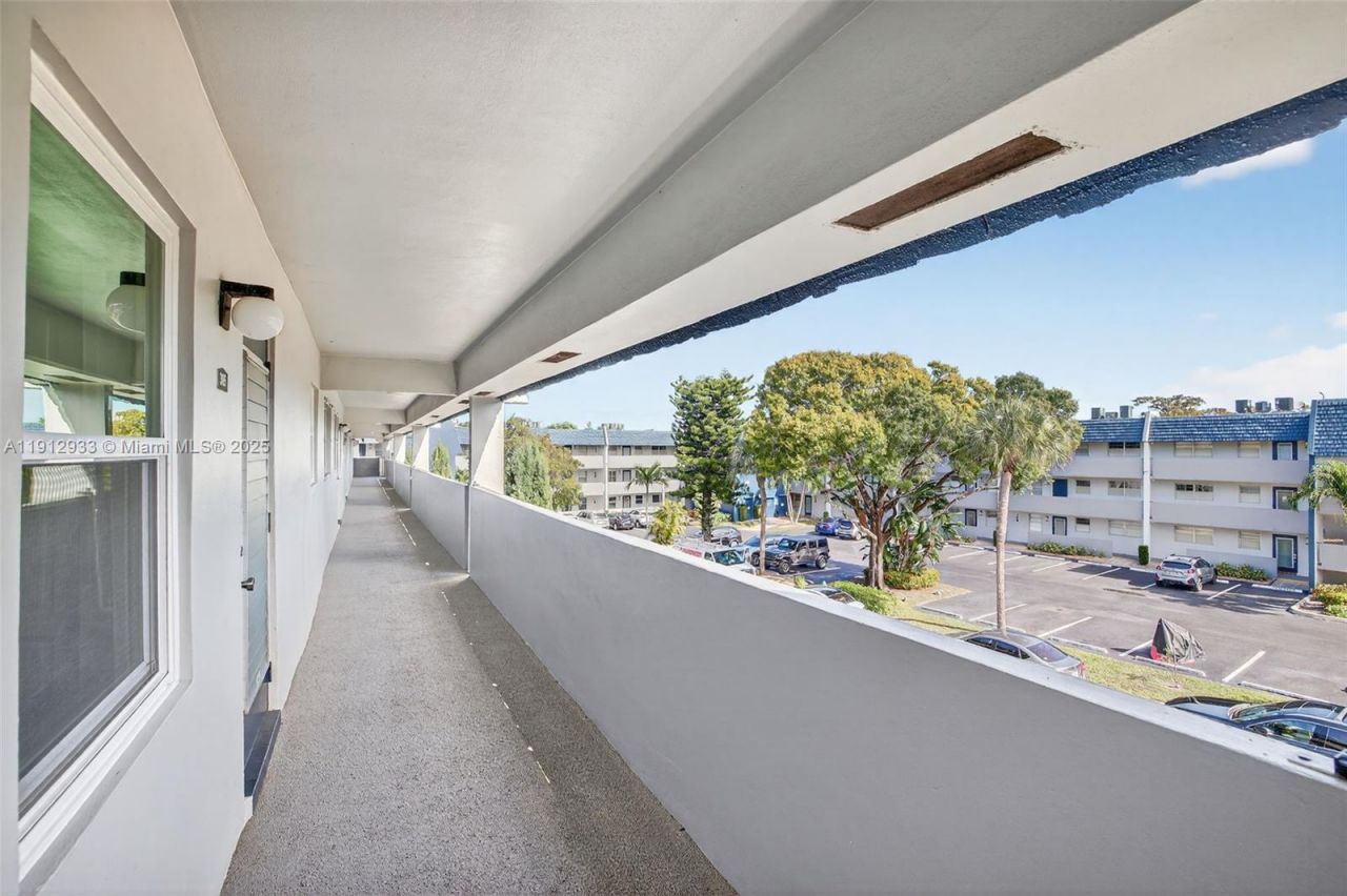 7817 Golf Cir Dr, Unit 305, Margate, FL 33063 Photo