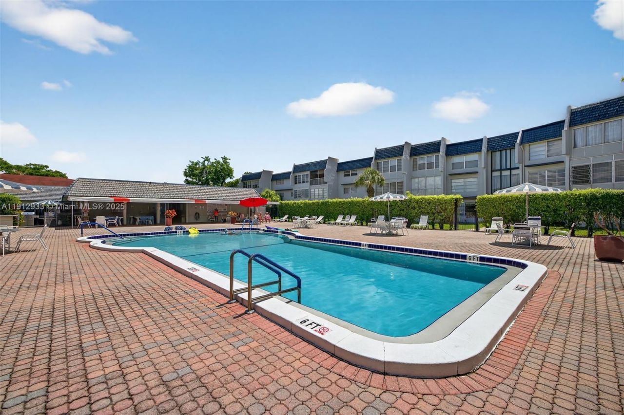 7817 Golf Cir Dr, Unit 305, Margate, FL 33063 Photo