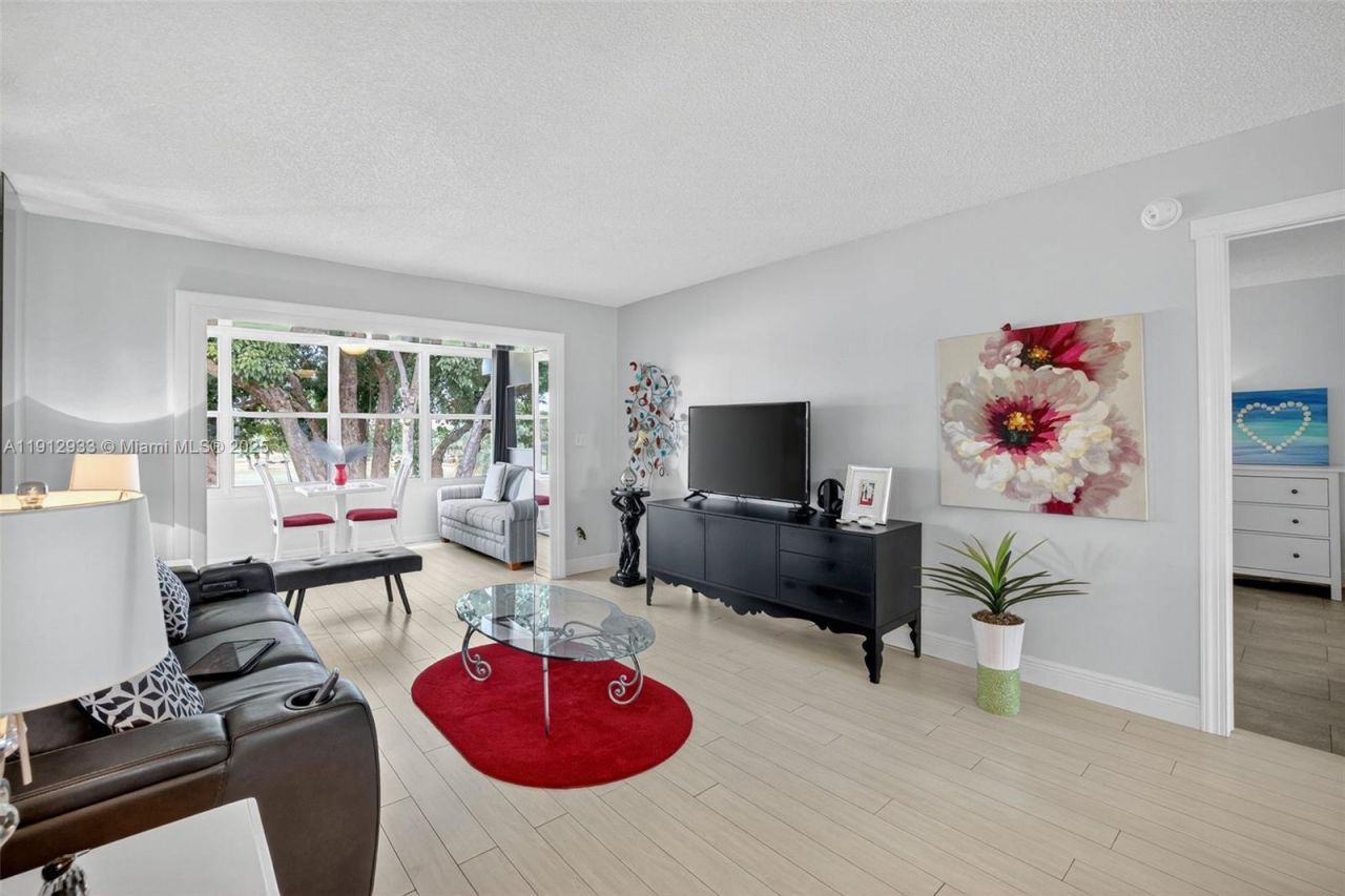 7817 Golf Cir Dr, Unit 305, Margate, FL 33063 Photo