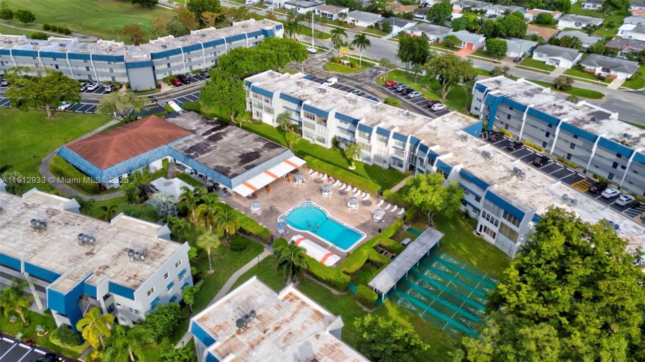 7817 Golf Cir Dr, Unit 305, Margate, FL 33063 Photo