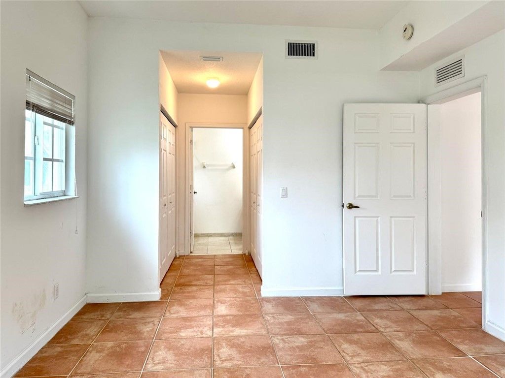 500 7th Square, Unit 102, Vero Beach, FL 32962 Photo