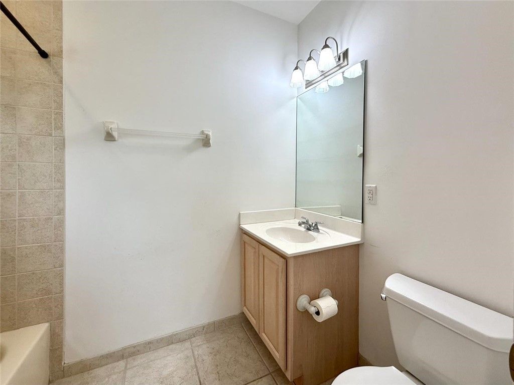 500 7th Square, Unit 102, Vero Beach, FL 32962 Photo
