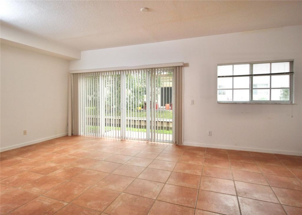 500 7th Square, Unit 102, Vero Beach, FL 32962 Photo