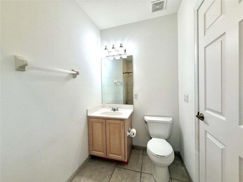 500 7th Square, Unit 102, Vero Beach, FL 32962 Photo