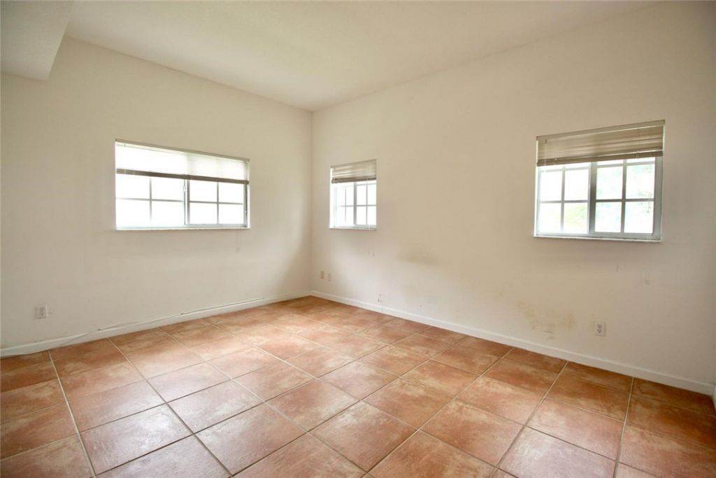 500 7th Square, Unit 102, Vero Beach, FL 32962 Photo