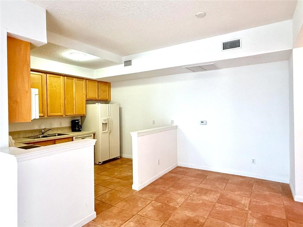 500 7th Square, Unit 102, Vero Beach, FL 32962 Photo
