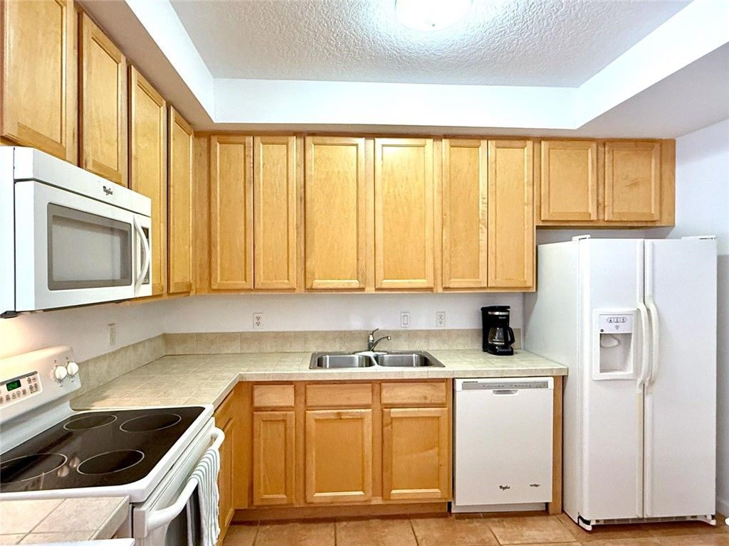 500 7th Square, Unit 102, Vero Beach, FL 32962 Photo