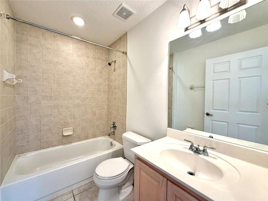 500 7th Square, Unit 102, Vero Beach, FL 32962 Photo