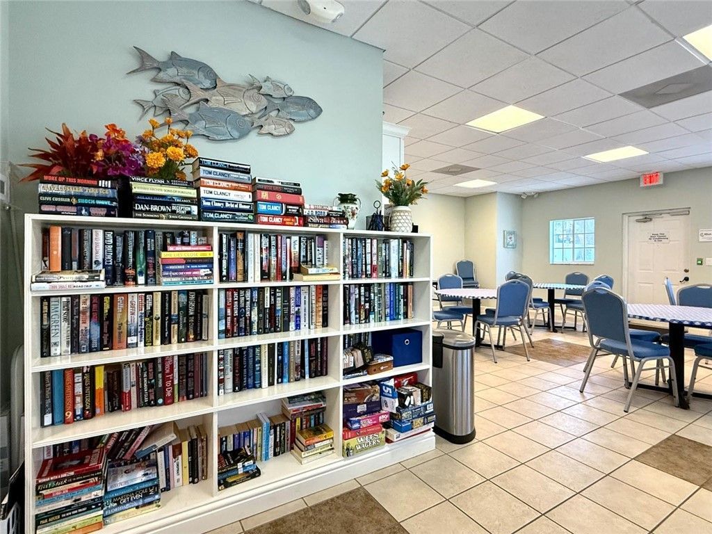 500 7th Square, Unit 102, Vero Beach, FL 32962 Photo