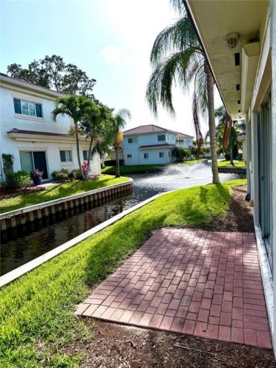 500 7th Square, Unit 102, Vero Beach, FL 32962 Photo