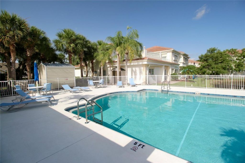 500 7th Square, Unit 102, Vero Beach, FL 32962 Photo
