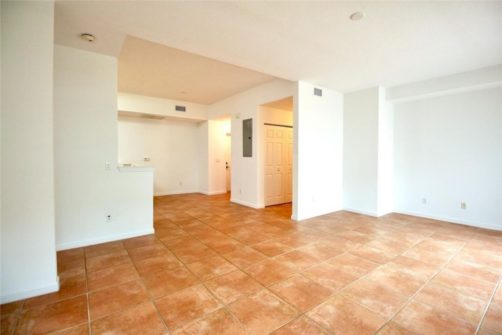 500 7th Square, Unit 102, Vero Beach, FL 32962 Photo