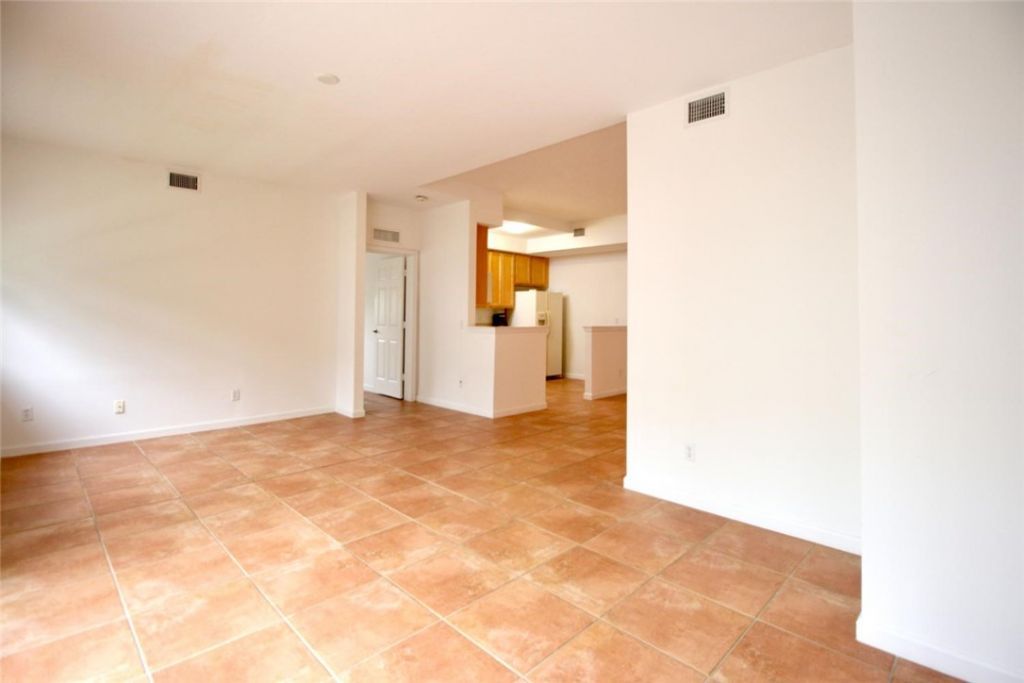 500 7th Square, Unit 102, Vero Beach, FL 32962 Photo