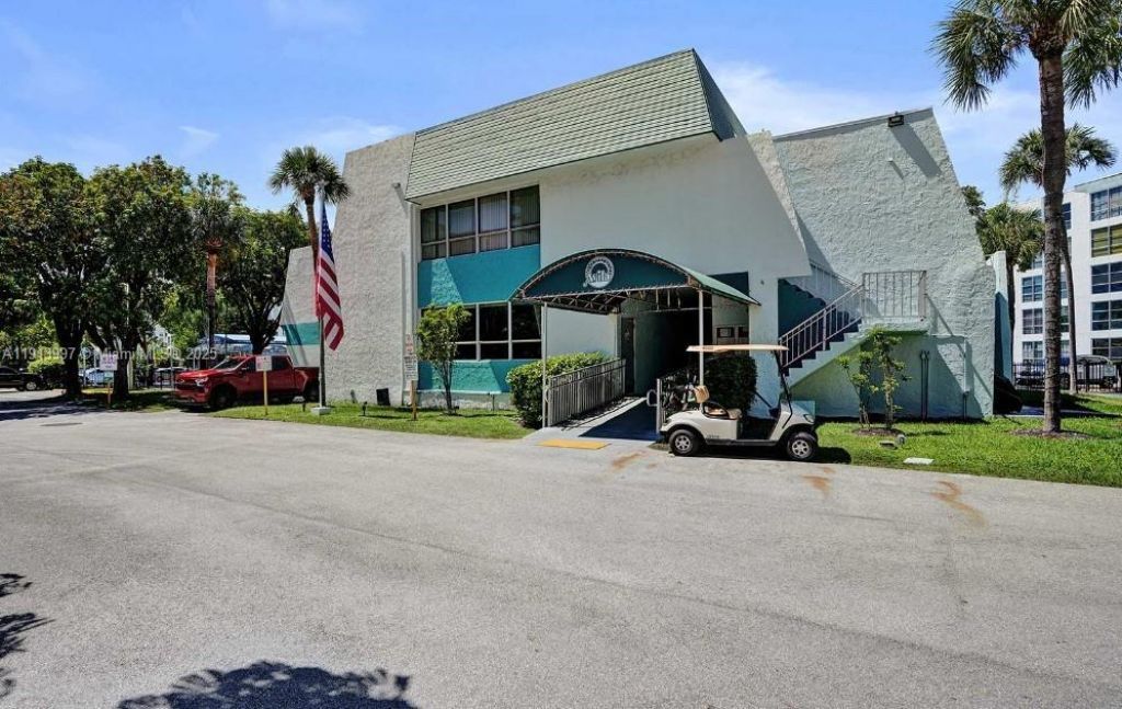 17560 Atlantic Blvd, Unit 116, Sunny Isles Beach, FL 33160 Photo