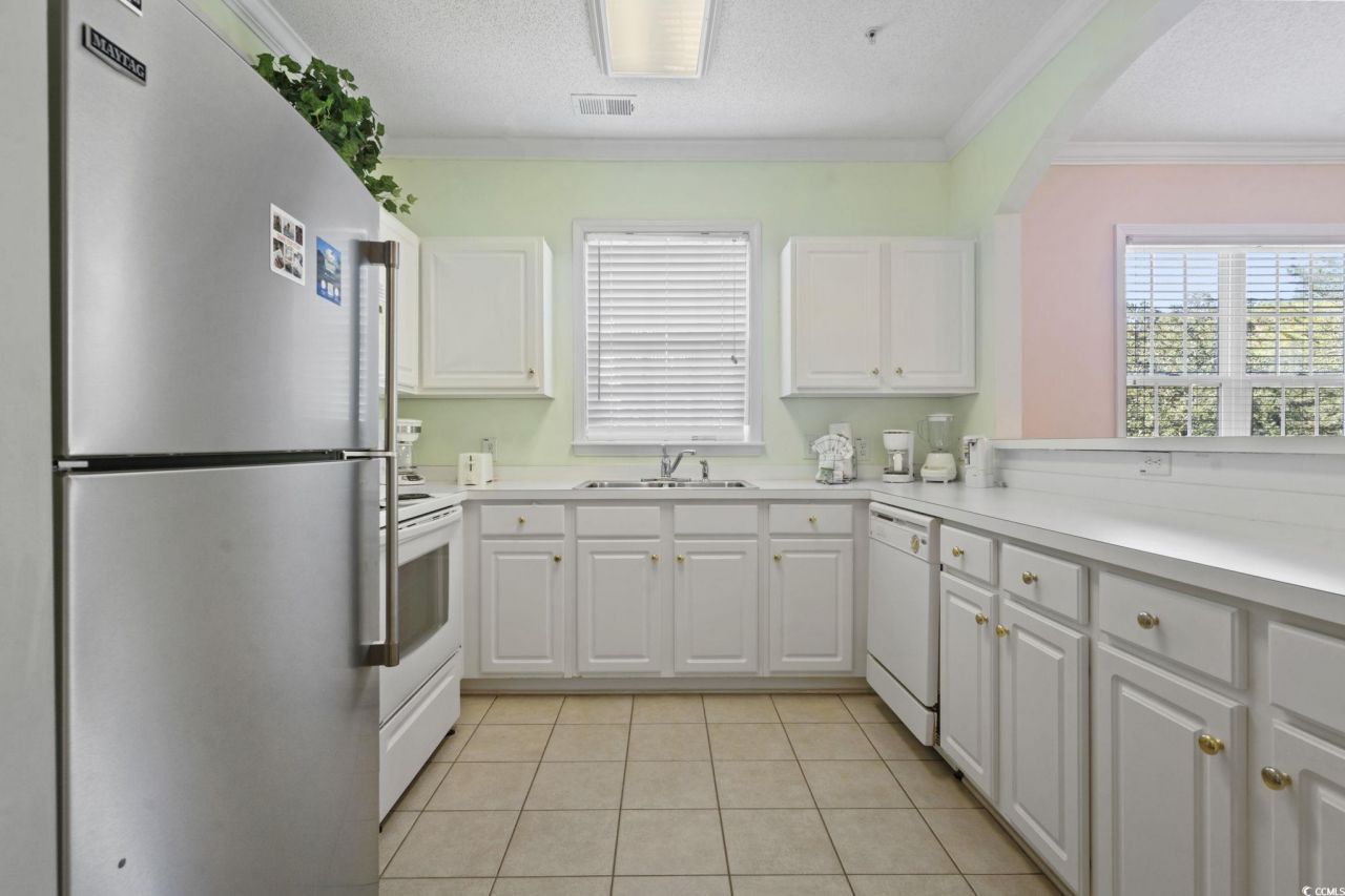 6015 Catalina Dr. Photo 3