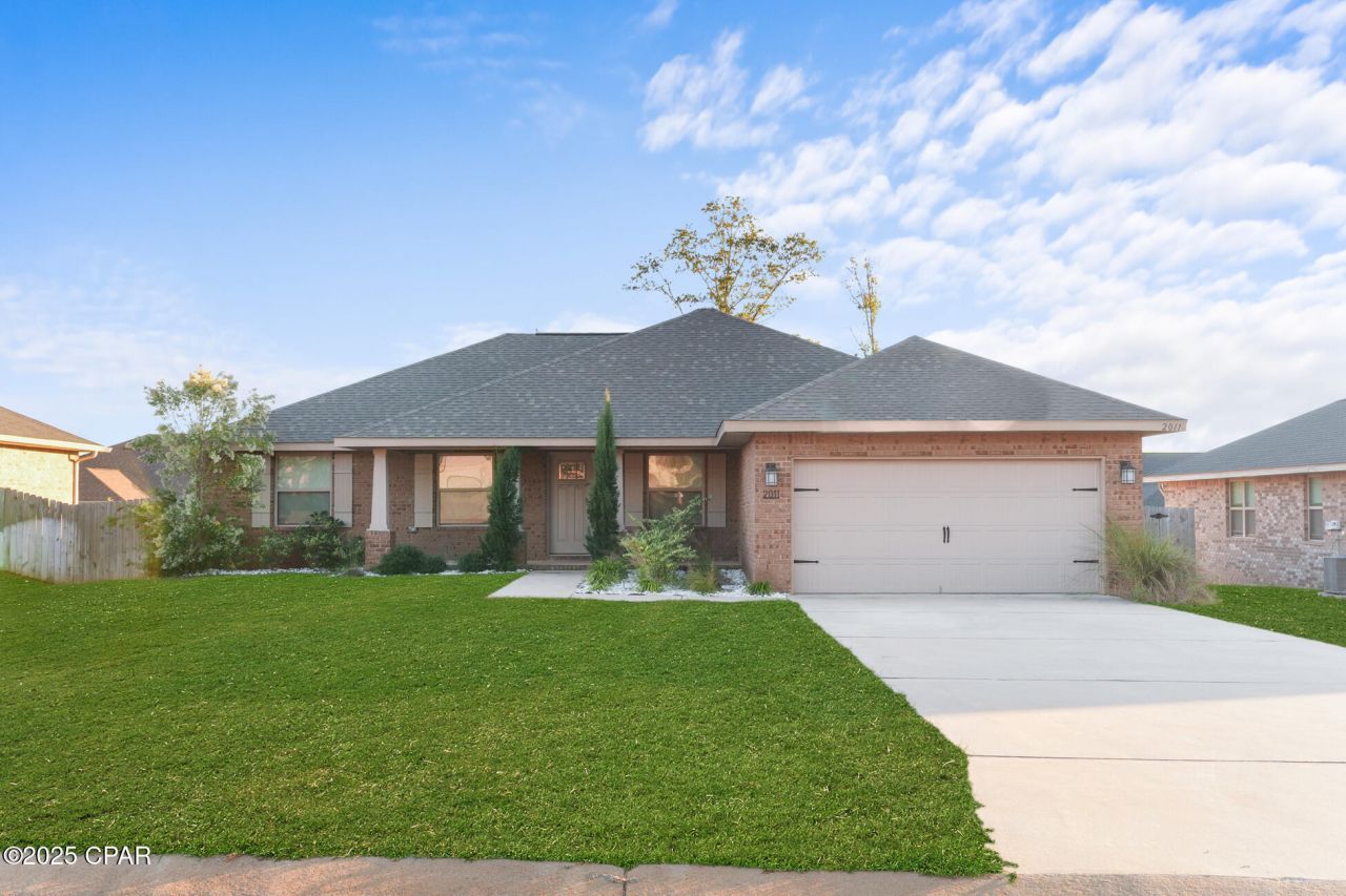 2011 Broad Street, Crestview, FL 32536 Main Photo