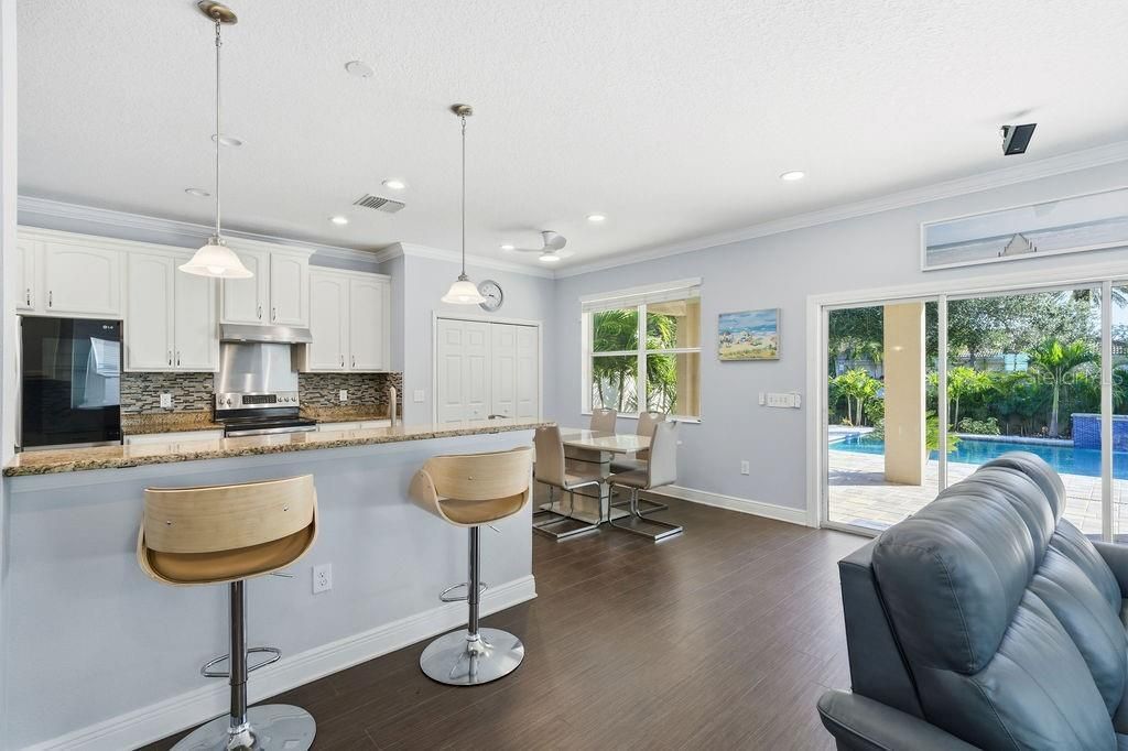 10534 Lake Seminole Terrace, Seminole, FL 33772 Photo