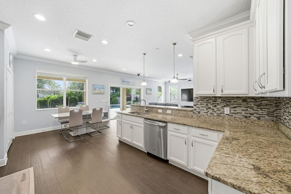 10534 Lake Seminole Terrace, Seminole, FL 33772 Photo