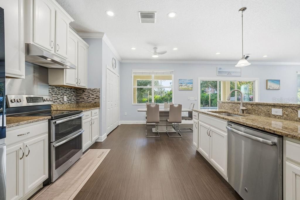 10534 Lake Seminole Terrace, Seminole, FL 33772 Photo