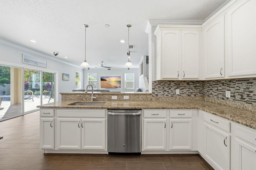 10534 Lake Seminole Terrace, Seminole, FL 33772 Photo