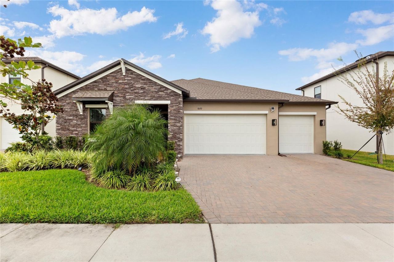 8692 Little Bluestem Drive, Land O Lakes, FL 34637 Photo