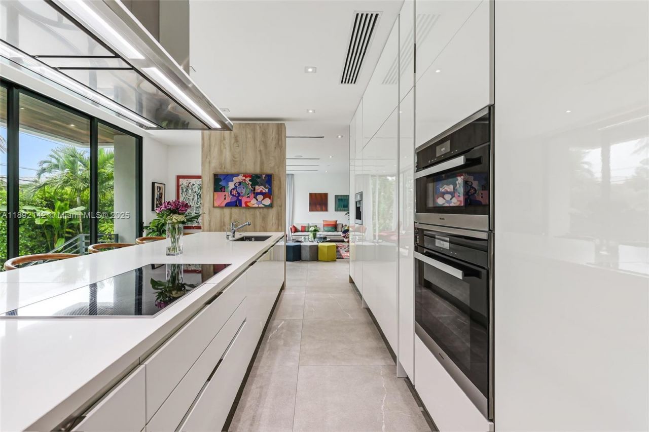 445 Ridgewood Rd, Key Biscayne, FL 33149 Photo