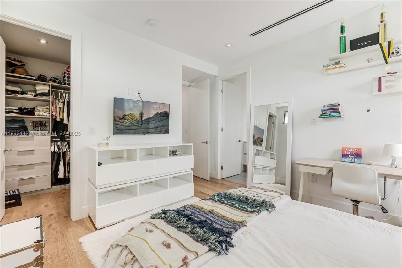 445 Ridgewood Rd, Key Biscayne, FL 33149 Photo