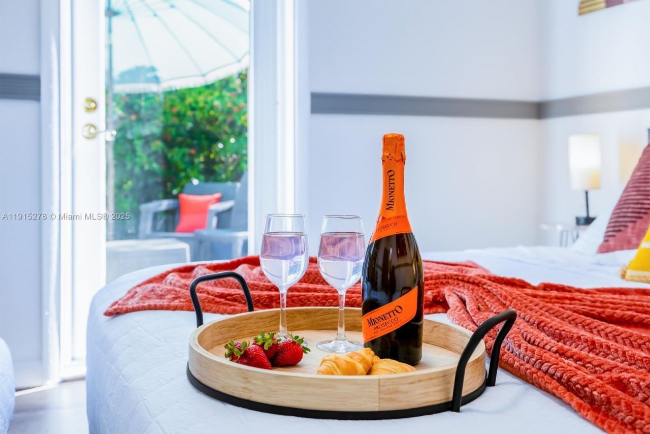 312 N Luna Ct, Hollywood, FL 33021 Photo