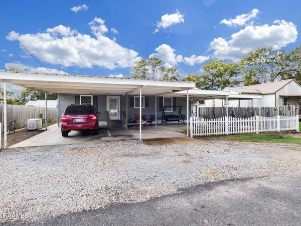 708 E Jeff Davis Avenue, Rayne, LA 70578