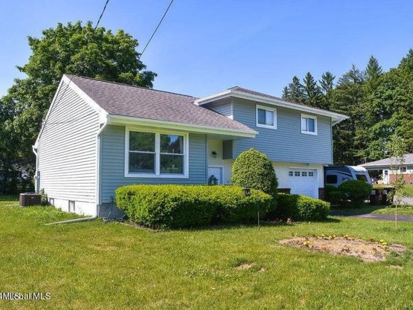 20 Marie Parkway, Loudonville, NY 12211