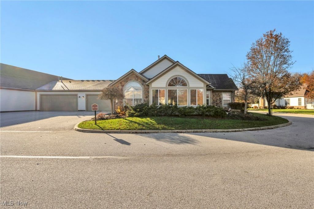 455 Classic Drive, Tallmadge, OH 44278 Main Photo