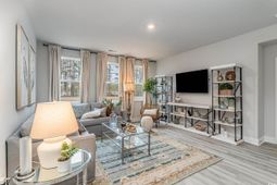 255 Konik St. photo 4