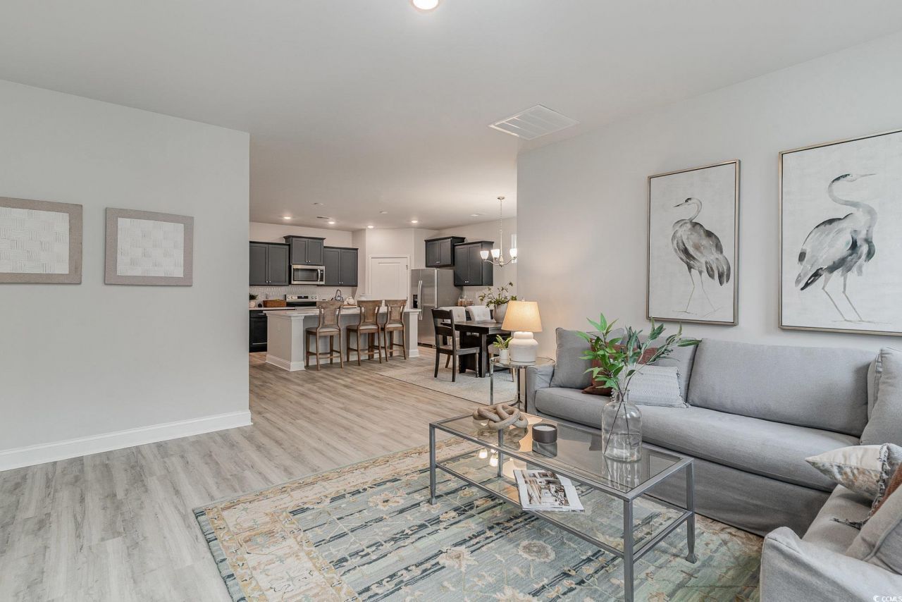 255 Konik St. Photo 4